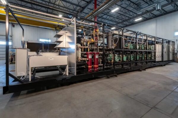 Refrigeration equipment with natural refrigerants